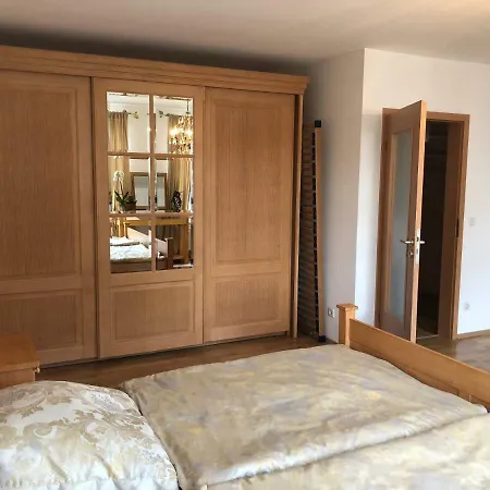 Nyaraló Exklusives Haus Mit Garten